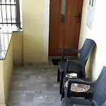 Veronica Rooms, 아파트 *