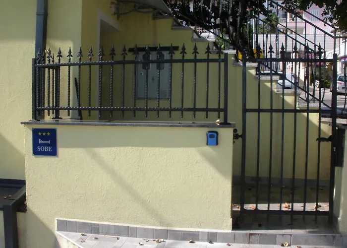 Veronica Rooms, Daire