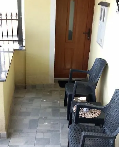 Veronica Rooms, Daire *