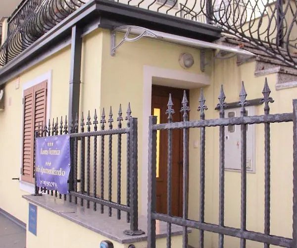 Veronica Rooms, Daire