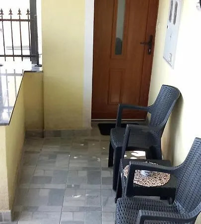 Veronica Rooms, Apartment *