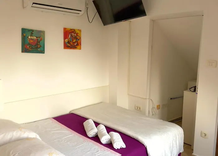 Veronica Rooms,