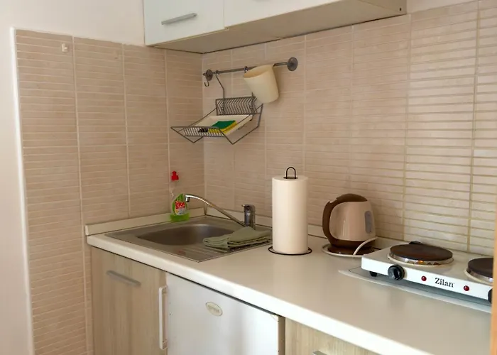 Veronica Rooms, Apartment